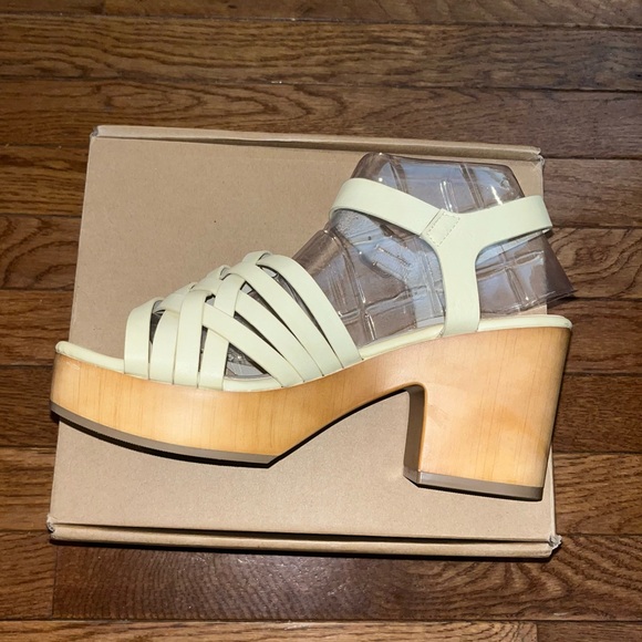 Journee Collection Tru Comfort Foam Addisyn Ivory Leather Women’s Size 10 - Picture 3 of 9